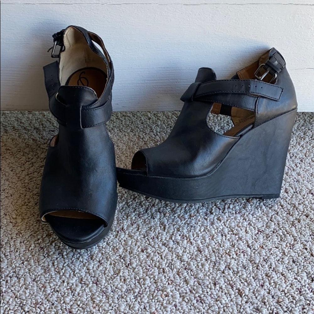 American Tag Black Leather Wedges